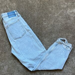 ABERCROMBIE HIGH RISE MOM JEAN
